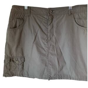 Gloria Vanderbilt skort size 16 women's green